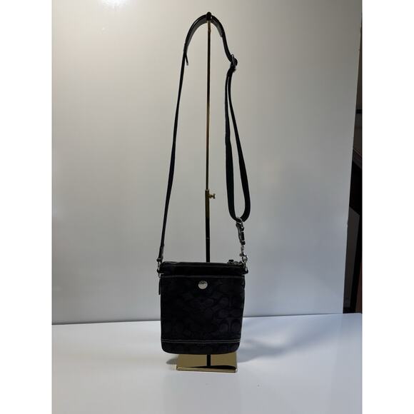 Coach Signature Jacquard Black Swingpack Crossbody Bag Purse EUC Event Sized - Picture 2 of 9
